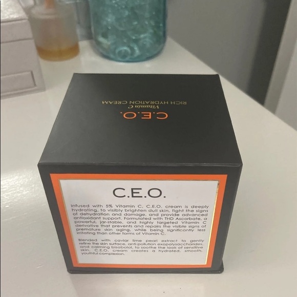 Sunday Riley C.E.O. Vitamin C Cream - Picture 4 of 5